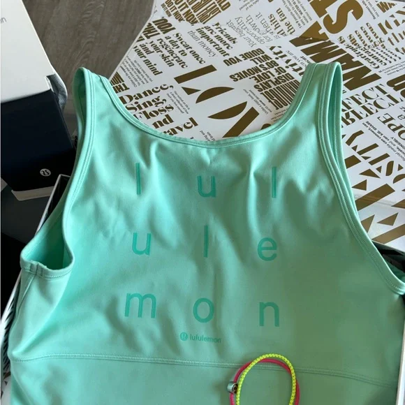 Lululemon bundle 8 pieces 2 shorts 2 sports bra/ top/card holder etc 🔥🔥🔥🔥🔥